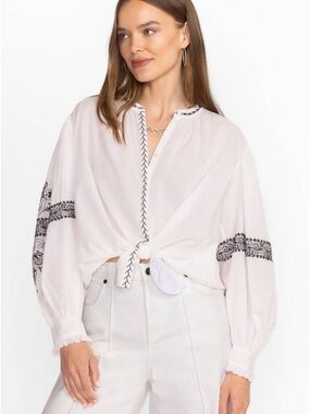 NWT 🤍 JOHNNY WAS KIVI Embroidered Blouse White with Black Trim